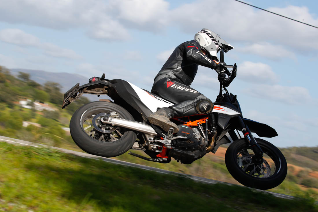 KTM 690 SMC R 2020 - Motochecker